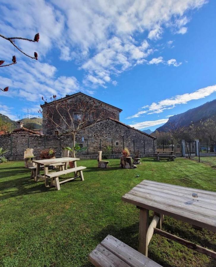 Hotel Rural El Torrejon Arenas De Cabrales Bagian luar foto