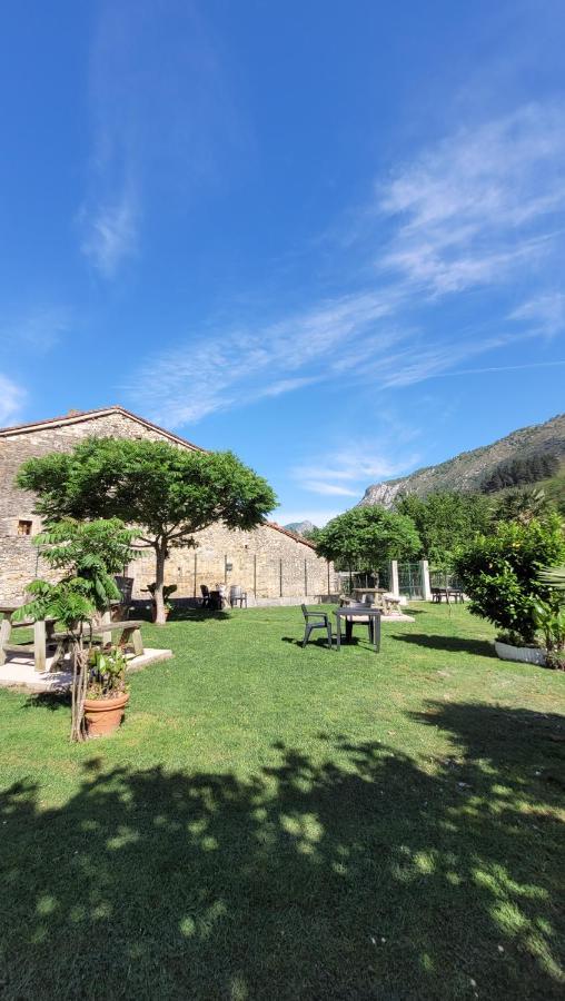 Hotel Rural El Torrejon Arenas De Cabrales Bagian luar foto