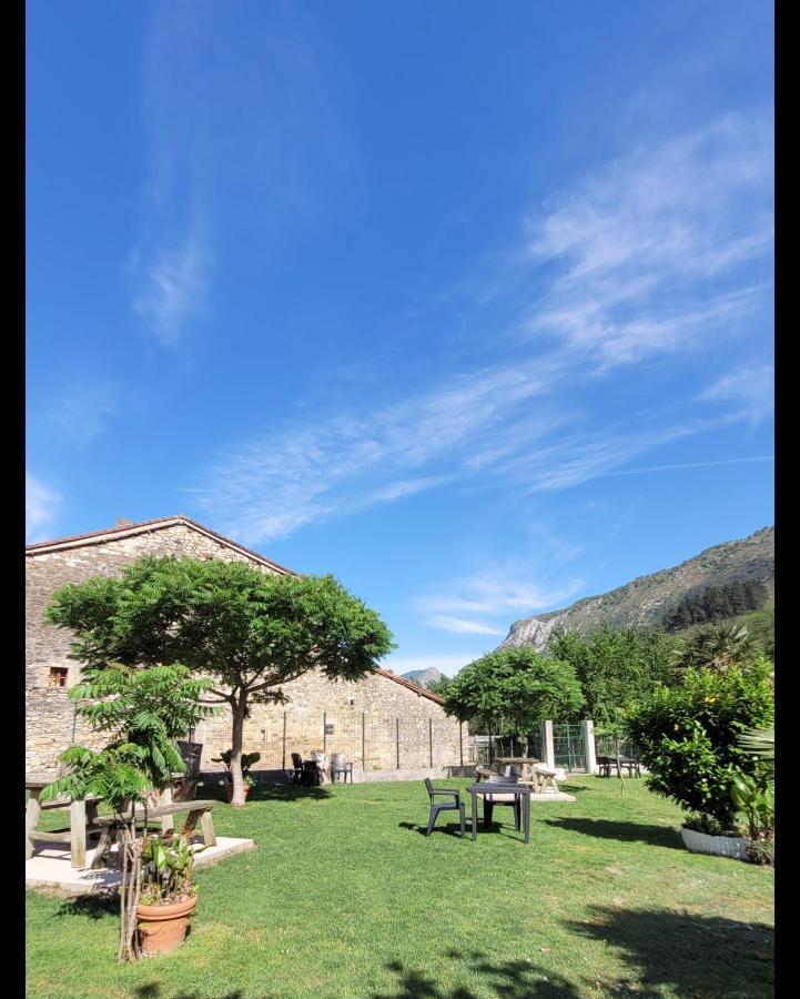 Hotel Rural El Torrejon Arenas De Cabrales Bagian luar foto